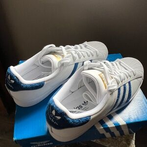 Mens Adidas Superstar size 11 White with Blue